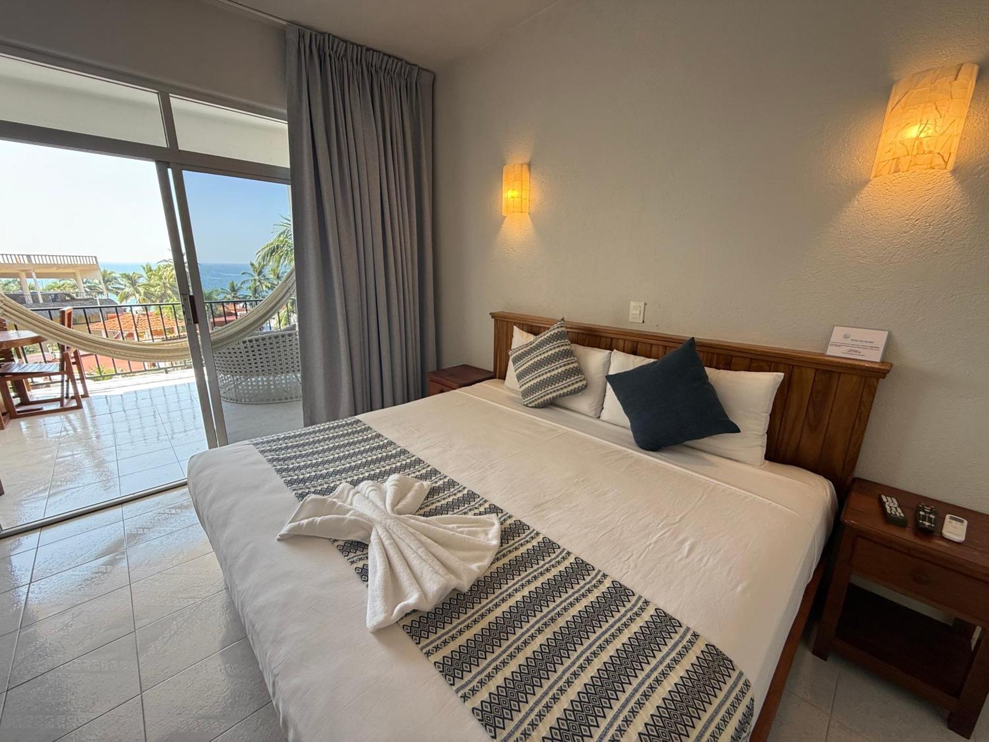 Hotel Villas Ema Zihuatanejo Exterior photo